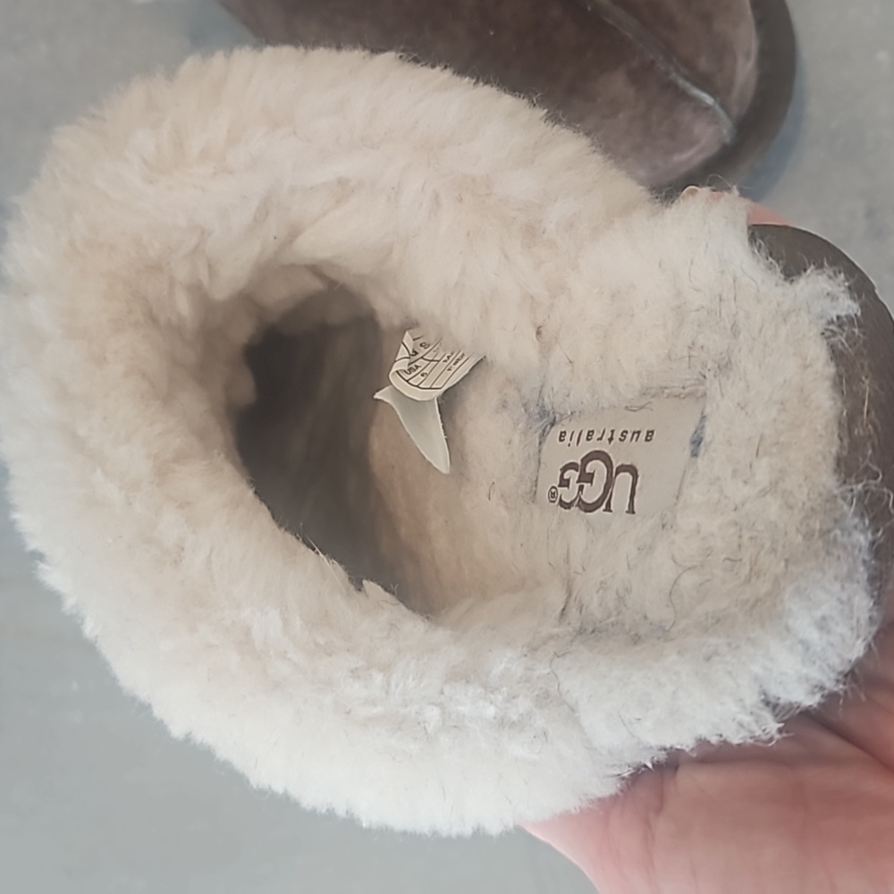 Uggs - Picture 5 of 12